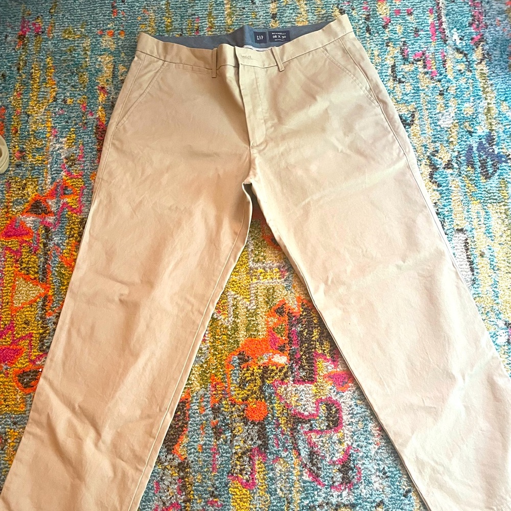 Men’s Gap Relaxed Fit Khaki Pants 36x30